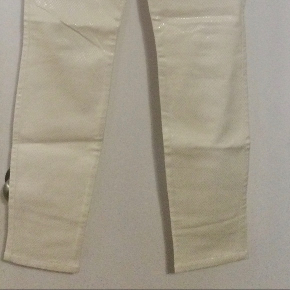 Britany ankle jeans by Guess in sparkly white with a bit of stretch. - Picture 10 of 10
